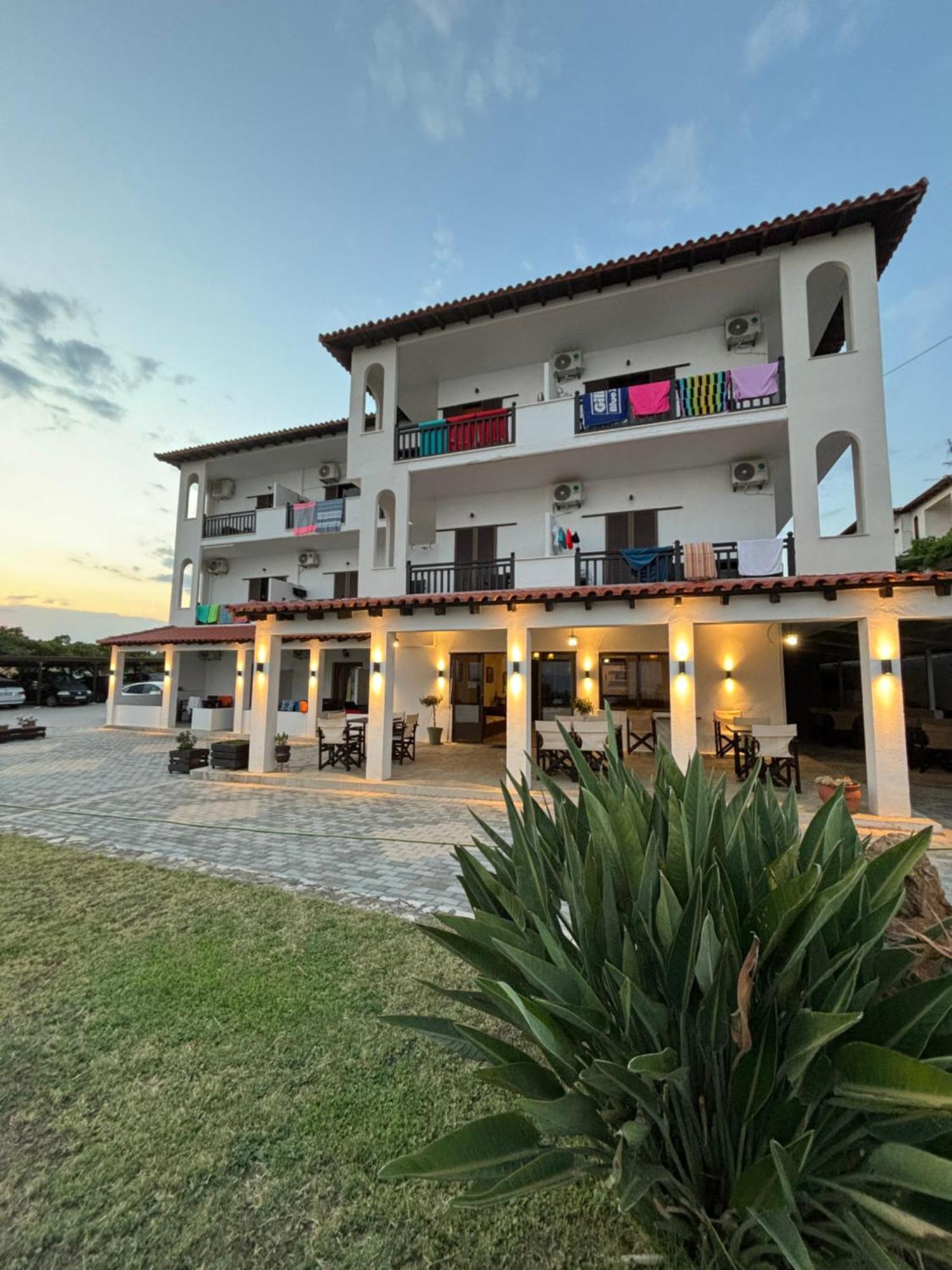Hotel Avra Ouranoupoli Exterior photo